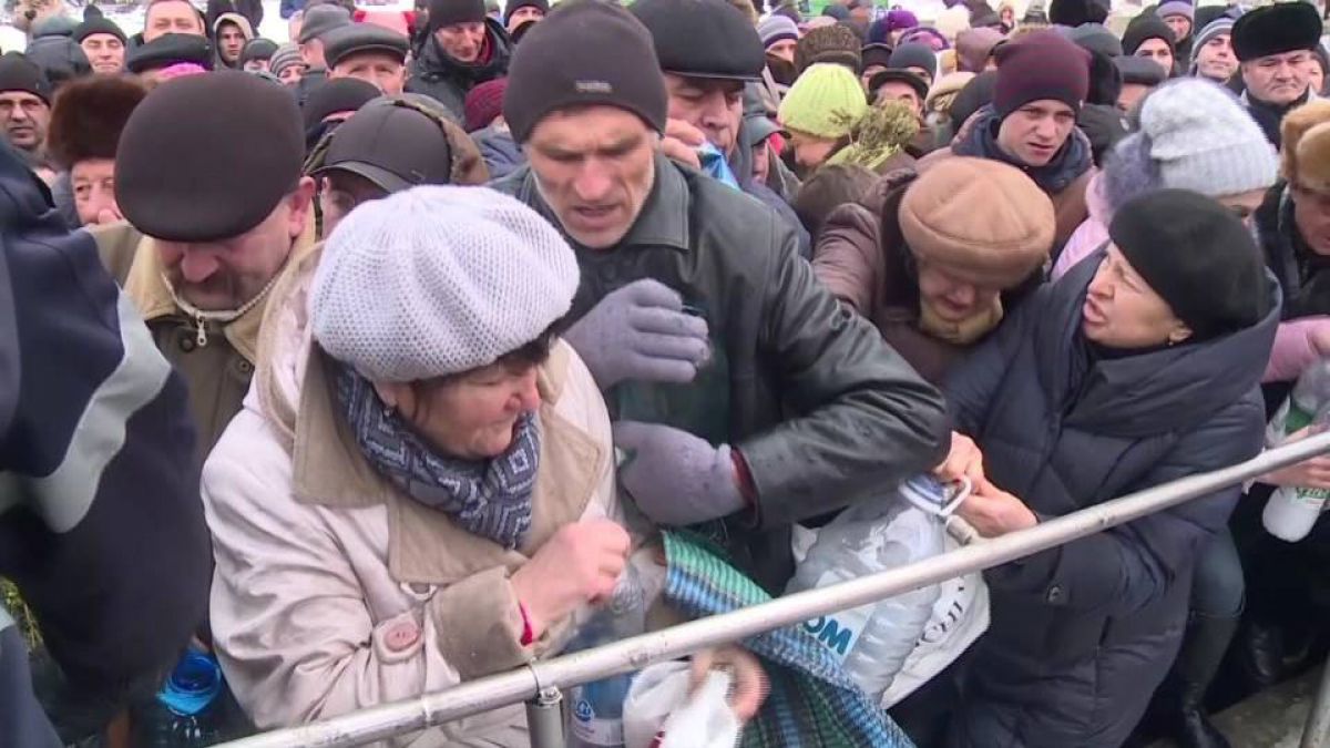 Preot: Moldovenii botează și cunună pentru că așa trebuie. Foto: agora.md