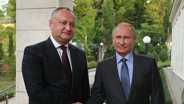 Додон готовит подарок в день рождения Путина и поздравит его в Ашхабаде.