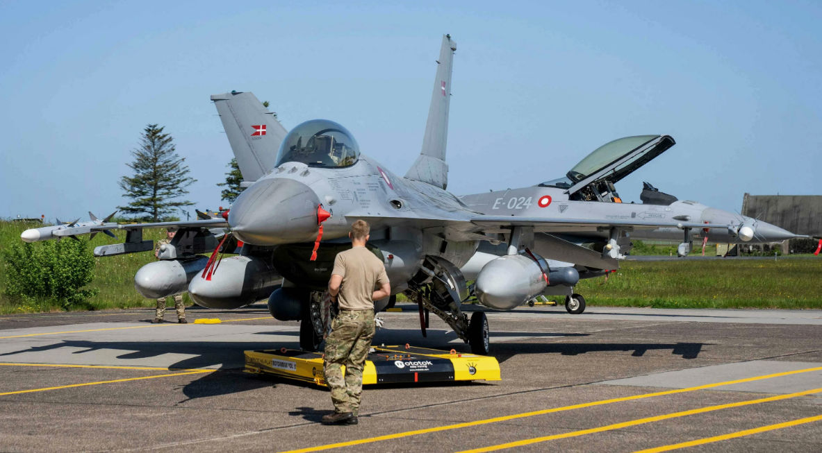 Politico: Будущие пилоты украинских F-16 закончили обучение в США.
