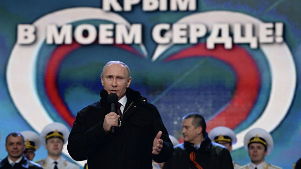 Владимир Путин во время выступления на митинг-концерте на Красной площади в Москве 18 марта 2014 года.