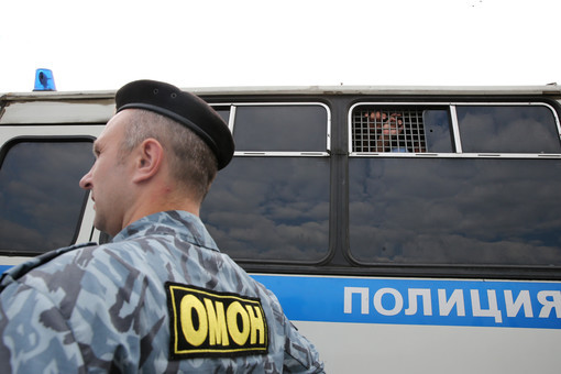 Сотрудники отдела по борьбе с оргпреступностью при силовой поддержке бойцов СОБР и ОМОН в ходе реализации оперативной информации пресекли встречу 48 представителей преступного мира в кафе «7 ключей».