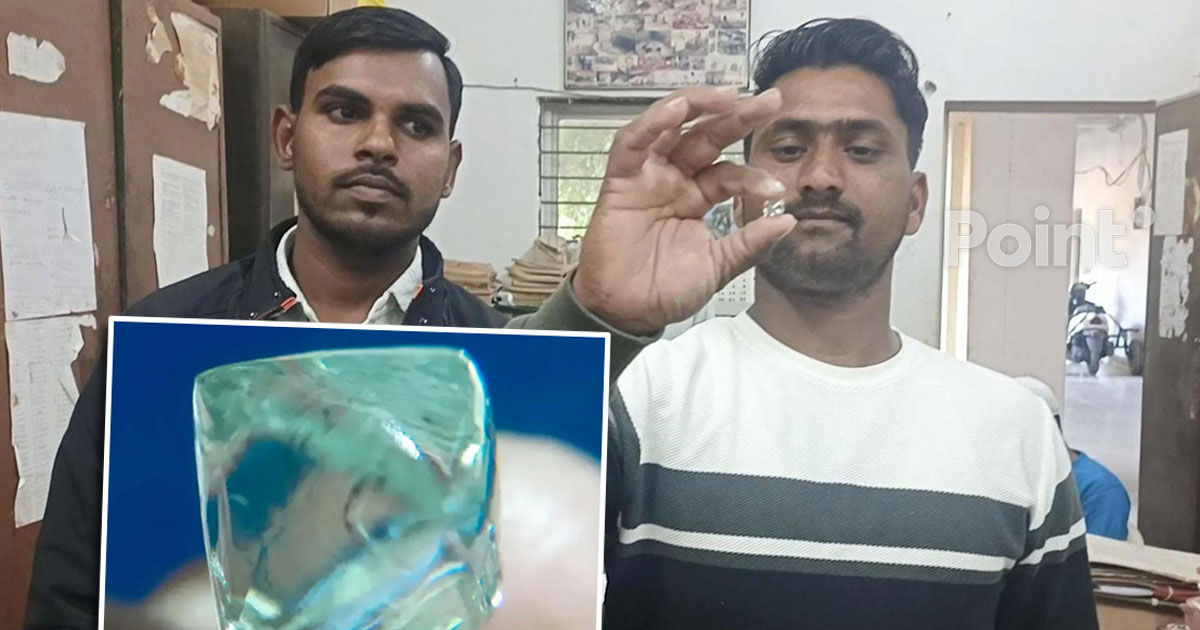 Doi prieteni din India au descoperit un diamant verde rar în valoare de 50.000 de dolari.