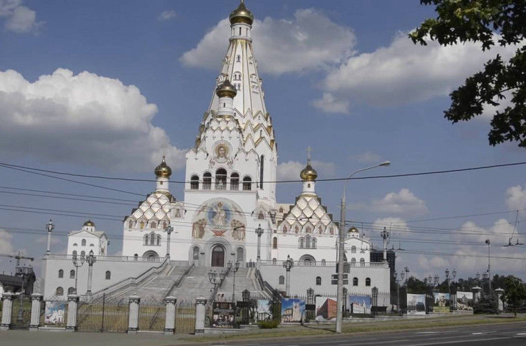 Молебен будет проходить в течение 40 дней.