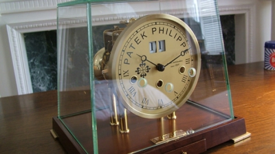 Cel mai scump ceas din lume va fi scos la licitaţie. Preţul obiectului este de-a dreptul exorbitant - 12 milioane şi jumătate de euro. Accesoriul de lux este realizat de celebrul ceasornicar Patek Philippe.