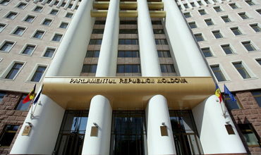 Опрос: в следующий парламент пройдут четыре партии