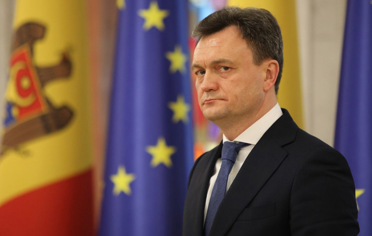 Назначенный премьер-министром Дорин Речан ожидается в парламенте в четверг.
