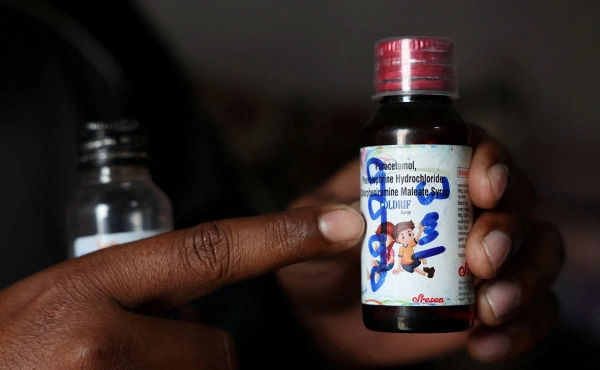 Peste 20 de copii au murit în India după ce au băut un sirop de tuse.