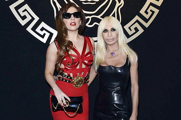 Леди Гага стала новым лицом легендарного бренда Versace, так что именно эпатажная певица снимется в рекламной кампании весна-лето 2014. фото: spletnik.ru