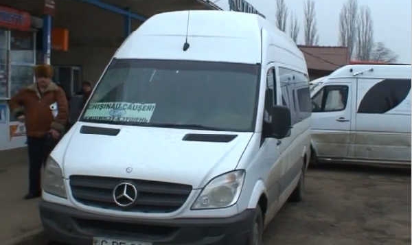 Șoferii de microbuze de pe rutele suburbane au cerut și ei majorarea tarifelor, afirmând că din cauza drumurilor proaste şi a preţurilor mari sunt în prag de faliment. 