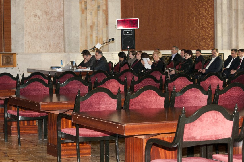 Odată ce inițiativa lor nu a fost acceptată, comuniștii nu mai revin în Parlament așa cum declarase anterior.