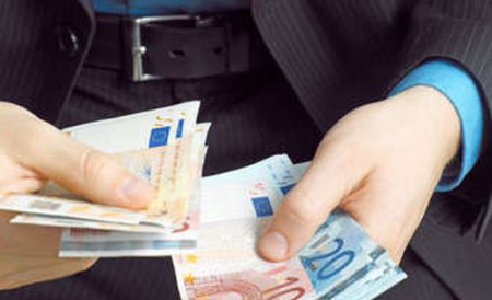 Potrivit autorilor, proiectul va motiva șefii întreprinderilor de stat să mărească salariile subalternilor