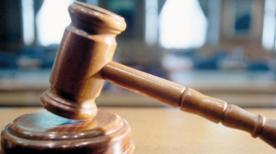 În urma loviturii, victima a fost internată în spital cu mai multe traume.