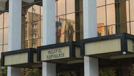 Astfel, Legislativul, contrar prevederilor Constituției și Regulamentului Parlamentului