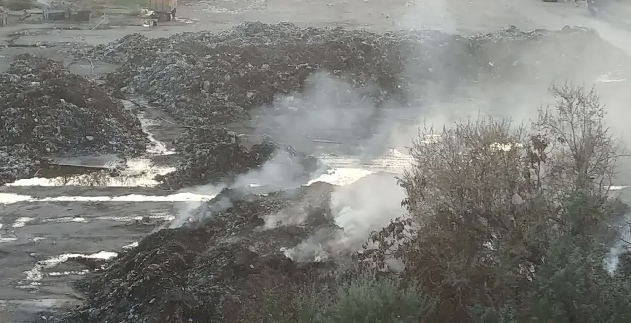 Incendiul de la complexul de sortare a deșeurilor la Tiraspol a mocnit timp de aproape două luni.