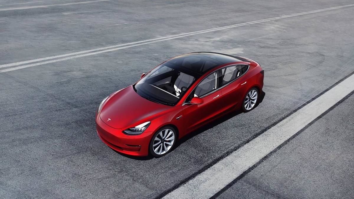 Сам электрокар Tesla Model 3 состоит из более, чем 10 000 комплектующих деталей.