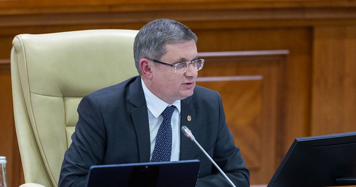 Гросу о том, почему не знает цену на бензин: Мне не разрешают заправлять бак.