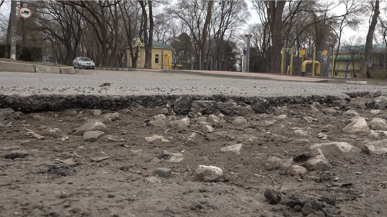 Плохое состояние дорог в Бельцах остается одной из основных проблем.