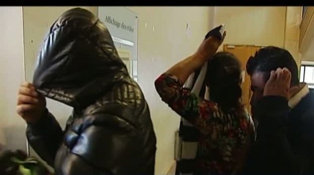 Cele două cupluri de ţigani care au cumpărat copiii au primit, de asemenea, doi ani de închisoare. Foto: rtv.net