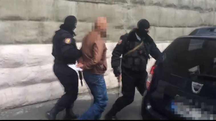 Interlopi ruși și ucraineni reținuți la Chișinău pentru şantaj și amenințare cu moartea. Foto: captură video