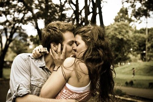 Top 3 cupluri din zodiac care au o conexiune sexuală puternică. 
