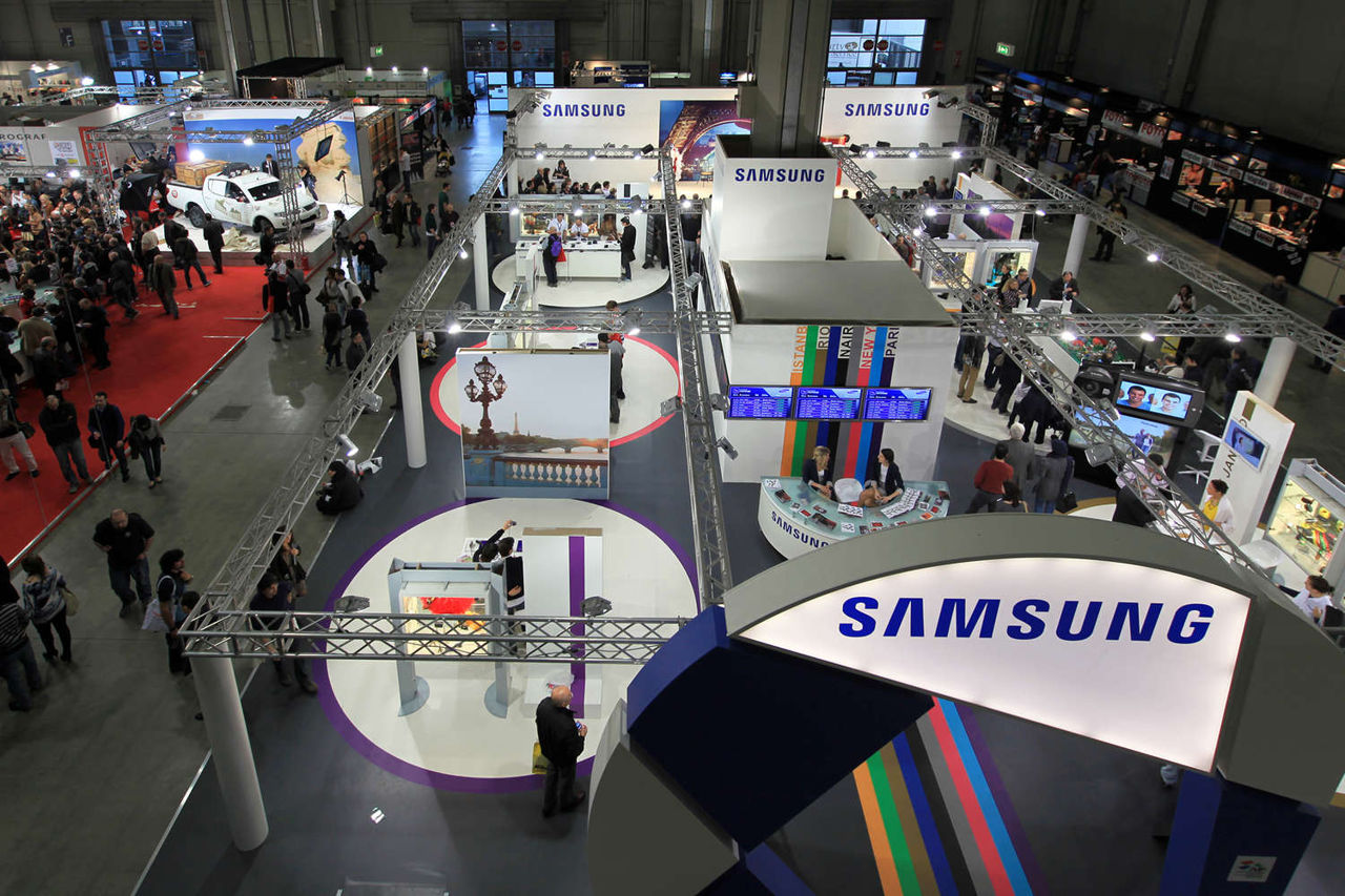 Bloomberg: Samsung грозит первая в истории компании забастовка рабочих.