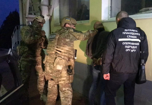 Иностранцу сообщено о подозрении в совершении уголовного преступления, следствие на этом не останавливается.