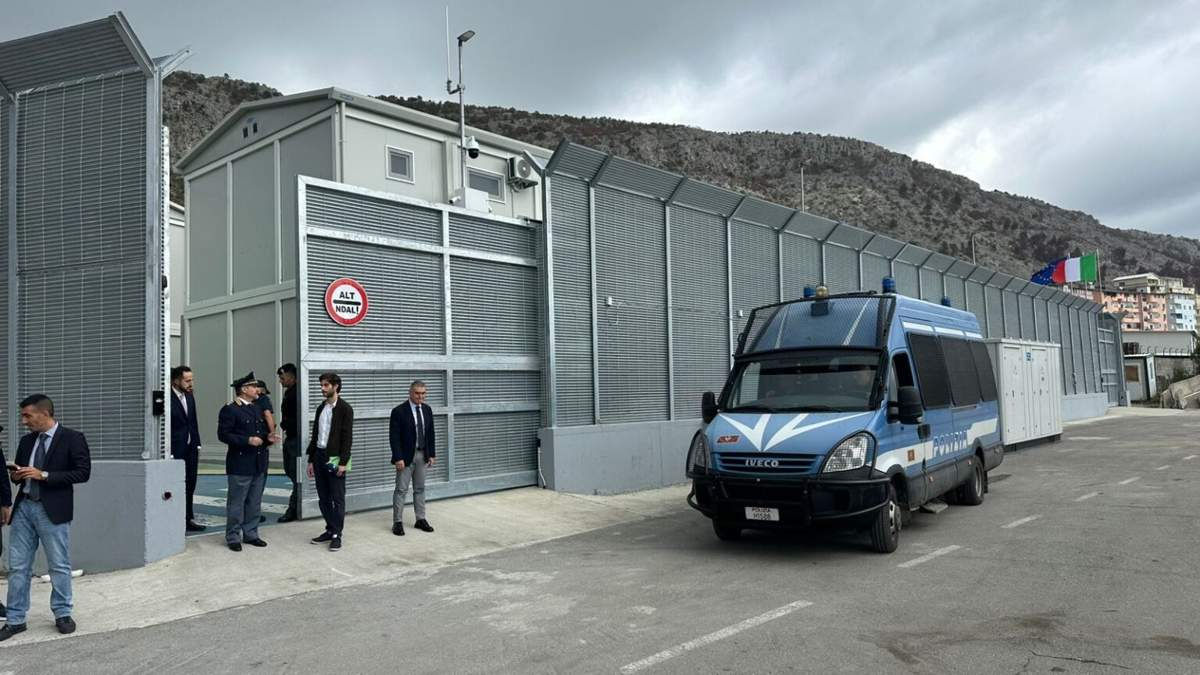 Суд в Италии обязал вернуть мигрантов, вывезенных в Албанию в рамках соглашения.