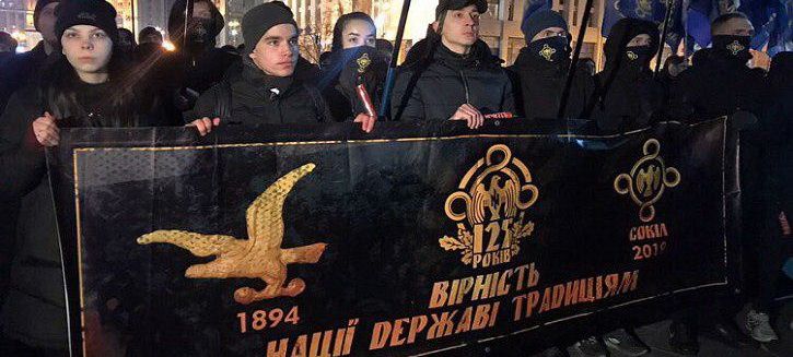В Киеве прошло факельное шествие радикальных националистов организации «Сокол» – молодежного крыла ВО «Свобода», отметившего свое формальное 125-летие.