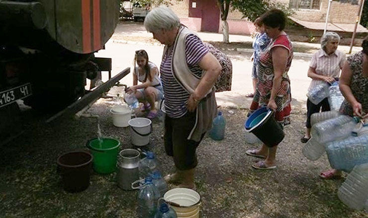 Кроме того, в Мариуполе есть угроза нехватки питьевой воды.