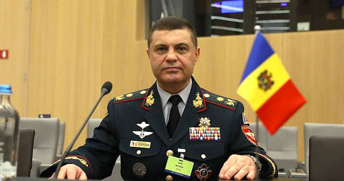Бывший начальник Генштаба Нацармии хочет, чтобы ему вернули государственные награды.