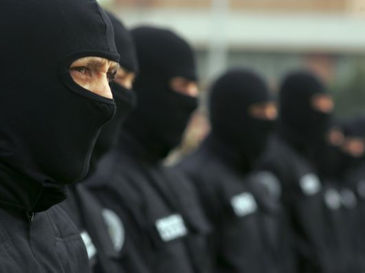 Totodată, la audieri a fost chemat şi fostul preşedinte al Consiliului de administraţie al Băncii de Economiii, Ilan Shor.