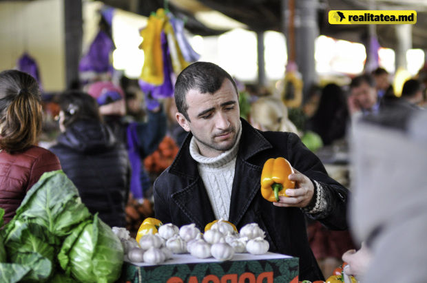 Cele mai solicitate produse sunt carnea de miel, ouăle, cozonacul, legumele. Foto: realitatea.md