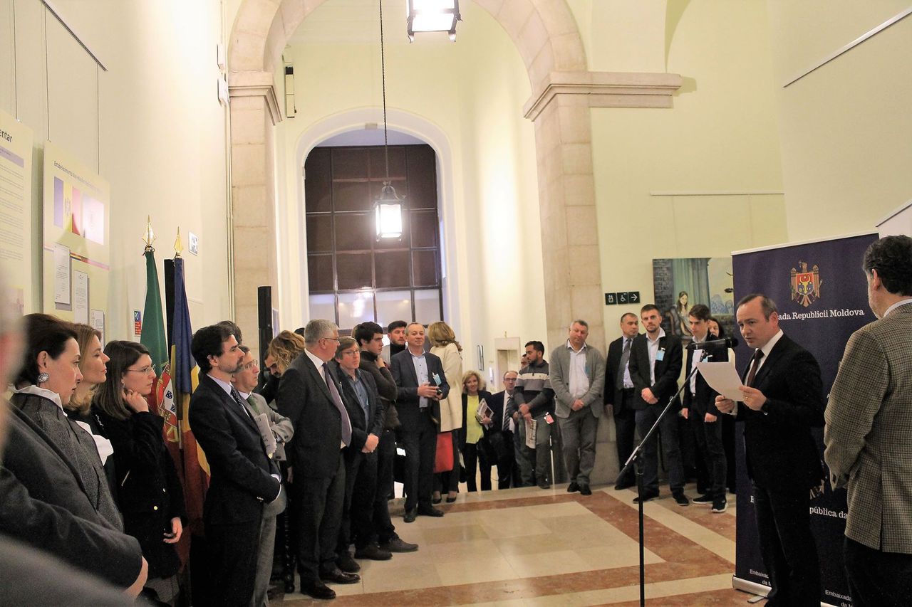 O expoziție a artiștilor plastici moldoveni, inaugurată în Portugalia