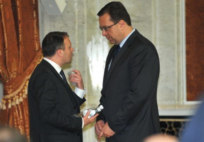 ”Da, există probleme cu disciplina în interiorul partidului, dar ele nu pot fi examinate separat de democrația internă din partid”, a spus Lupu.