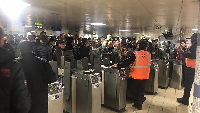 В Лондоне более 15 человек получили травмы в результате инцидента в метро. Фото: ria.ru