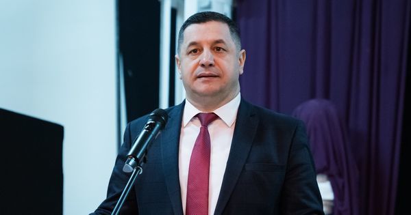 Независимый депутат Ион Гроза.