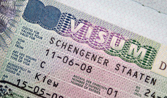 Rusoaica intenționa să treacă frontiera moldo-română cu viza Schengen falsificată. Foto: schengenvisainfo.com