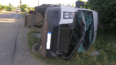 Trei persoane au fost internate în spital, două aflându-se în stare foarte gravă.