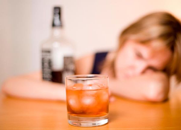 O minoră de 17 din sectorul Ciocana a vrut să demonstreze că poate consuma alcool.
