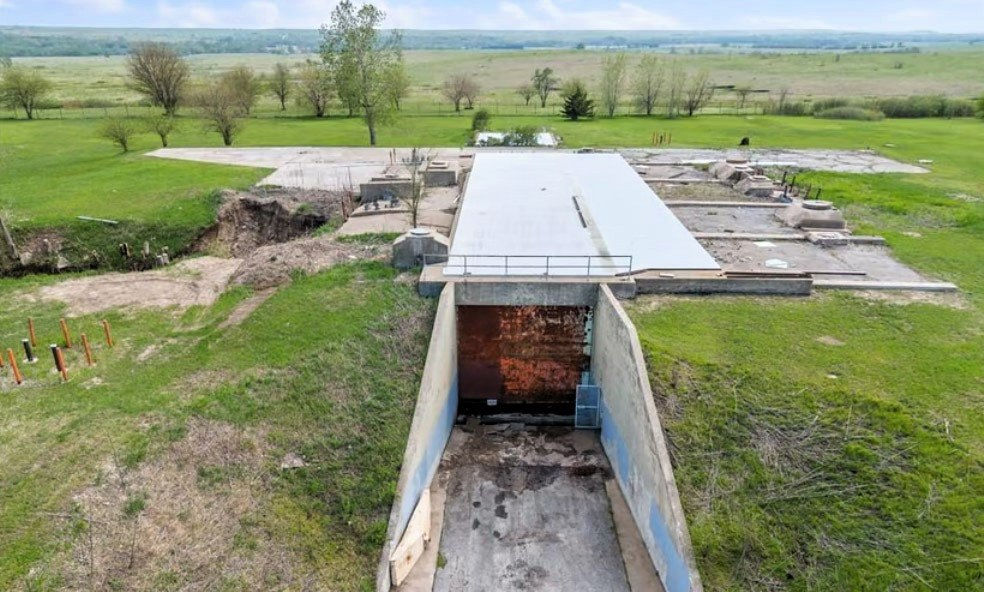 Locuințe subterane de lux: O bază de rachete, scoasă de vânzare.