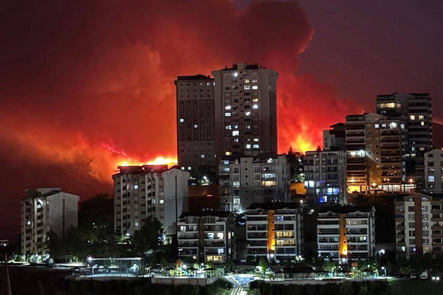 Incendiile forestiere din Turcia au izbucnit din nou: Peste 1.000 de persoane au fost evacuate.
