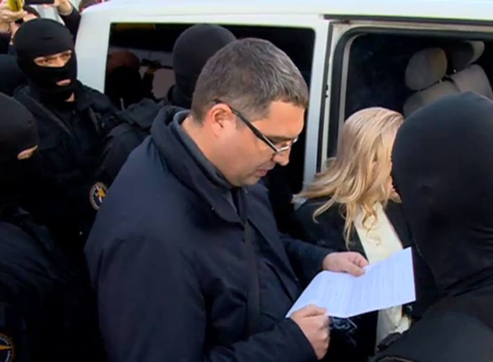 Renato Usatîi, reținut de mascații de la SIS. Foto: realitatea.md