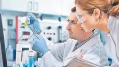 Potrivit medicilor, cancerul poate fi tratat dacă este depistat din timp. 