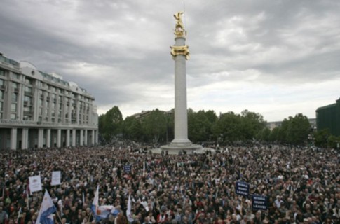 Грузинская оппозиция вышла на митинги. Фото: AFP