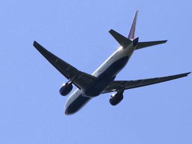 Самолет вылетел из "Внуково" в Нью-Йорк в 11:23 мск. Однако в полете у него загорелся один из двигателей, и было принято решение о выполнении срочной посадки в "Шереметьево".