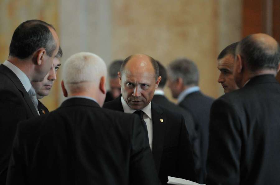 Marian Lupu l-a invitat pe liderul PLDM, Vlad Filat, și liderul PL, Mihai Ghimpu, în seara zilei de azi la negocieri. 