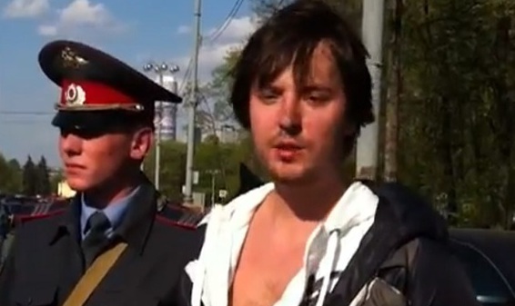 Витас который извинился перед сбитой им велосипедисткой на своем официальном сайте теперь намерен подать на нее в суд за клевету.