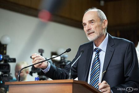 Ministrul Justiției în exercițiu, Oleg Efrim, a sprijinit solicitarea reprezentantului Președinției. 