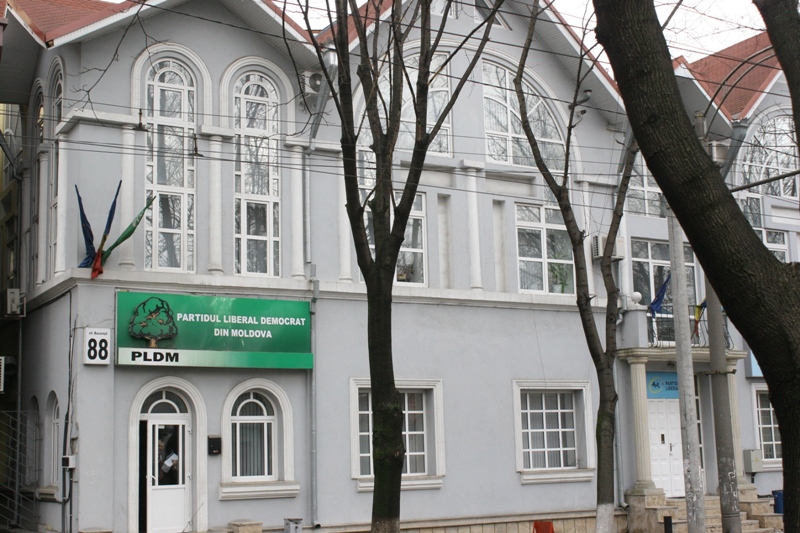 Реформы судебной системы,  могут быть направленны на получение средств Либерально-демократической партией.