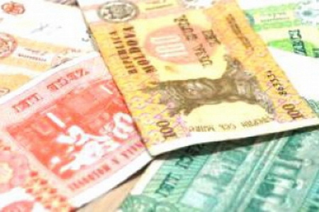 Для трети населения - 27 процентов - доходов не хватает даже на покрытие первоочередных нужд.